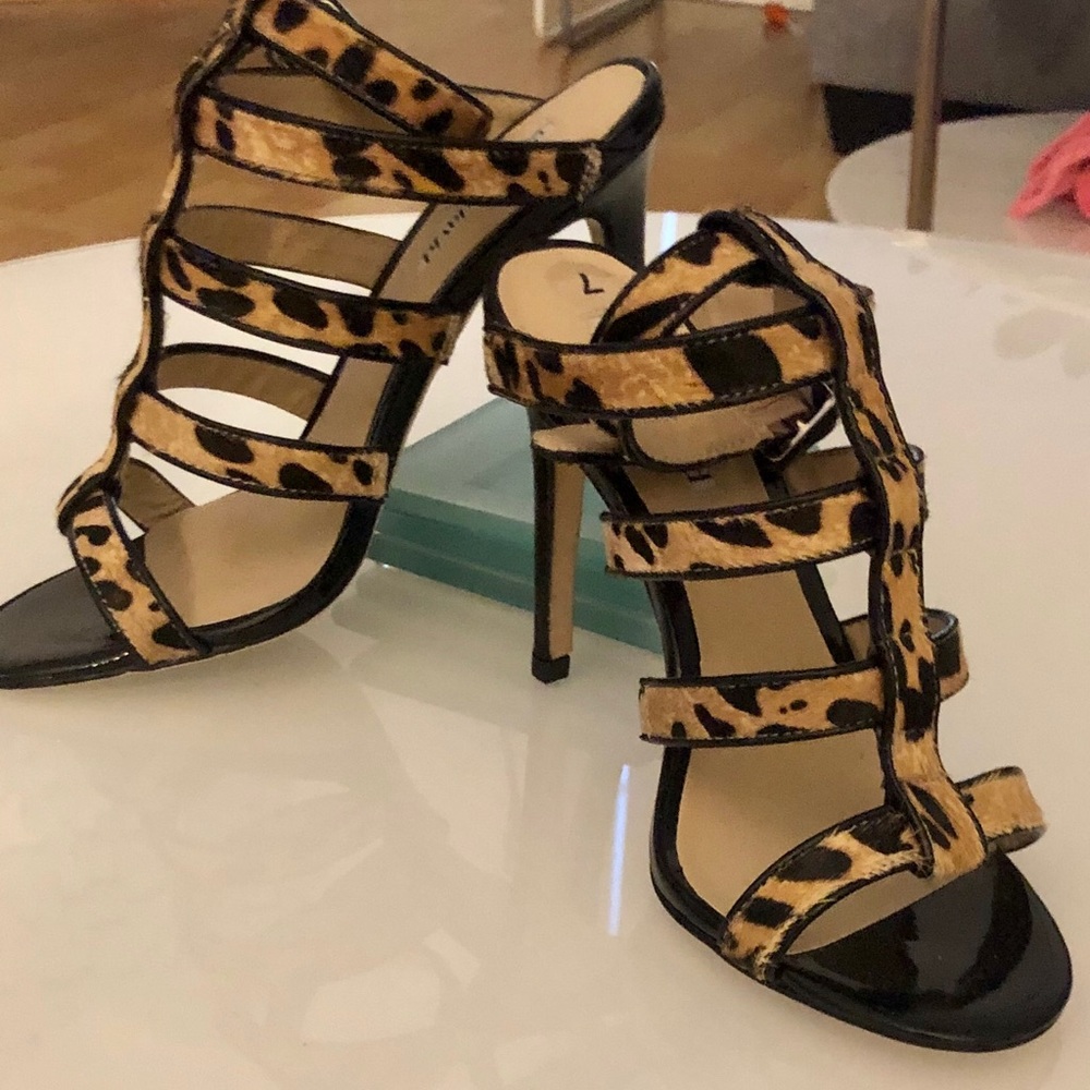 Charles David Leopard Heels sz 7